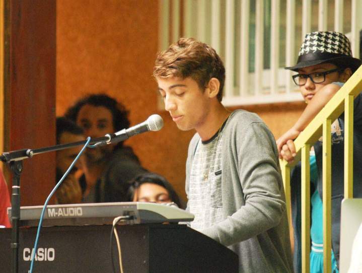 Formation complète aux métiers de la musique (instruments, théorie).