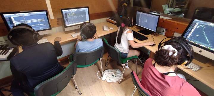 Formation professionnalisante aux métiers de l'audiovisuel.